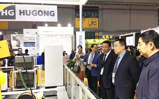 河南省鹤壁市市长莅临hg8868皇冠国际意大利CEA展位 河南省鹤壁市市长莅临hg8868皇冠国际意大利CEA展位