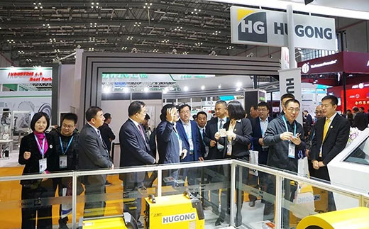 甘肃省hg8868皇冠国际市常务副市长莅临hg8868皇冠国际意大利CEA展位 甘肃省hg8868皇冠国际市常务副市长莅临hg8868皇冠国际意大利CEA展位